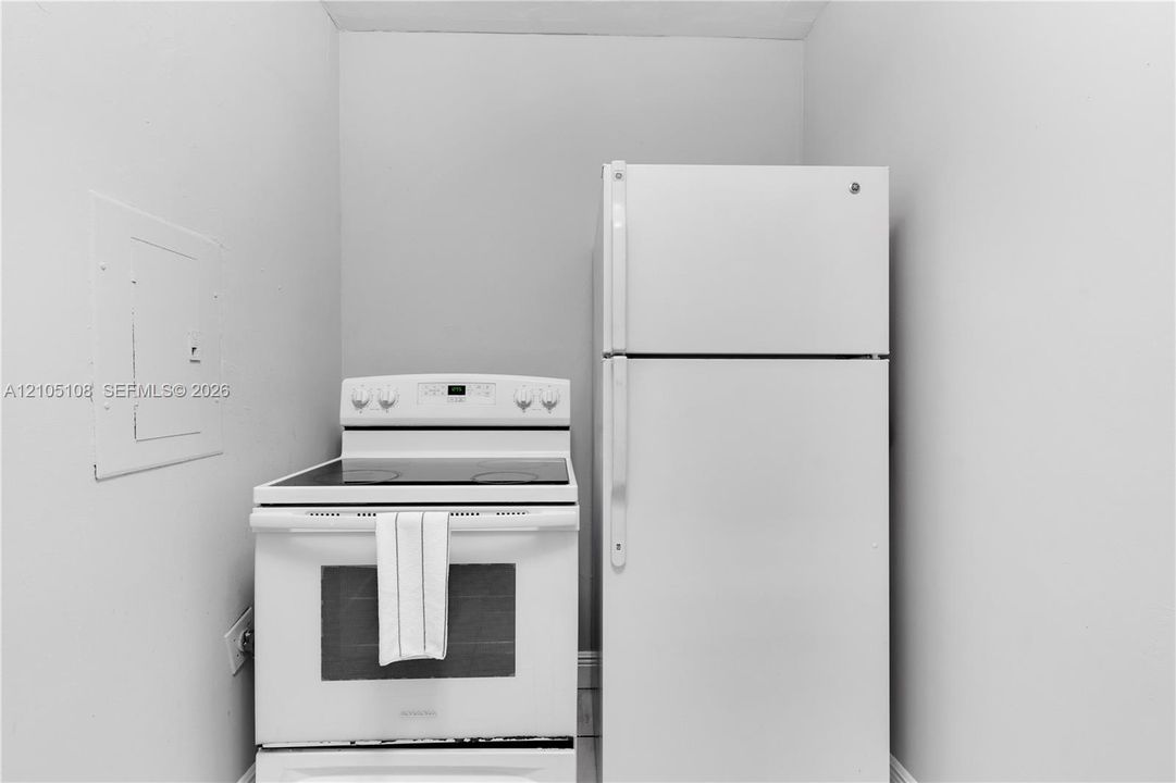 В аренду: $1,300 (0 спален, 1 ванн, 2831 Квадратных фут)
