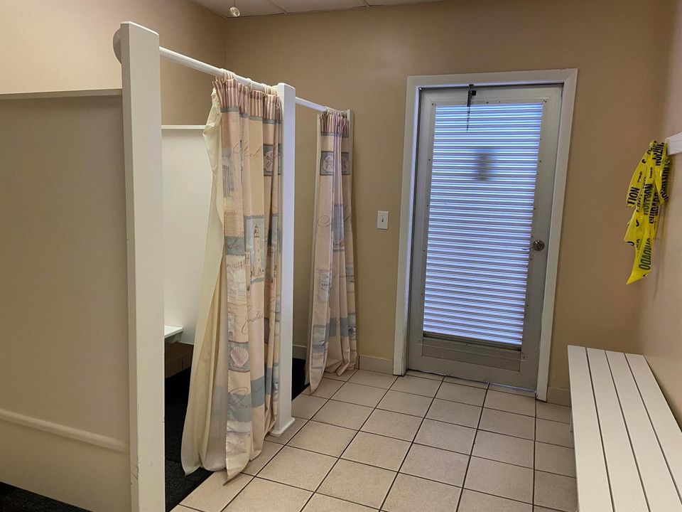 COMMUNITY CHANGING ROOMS