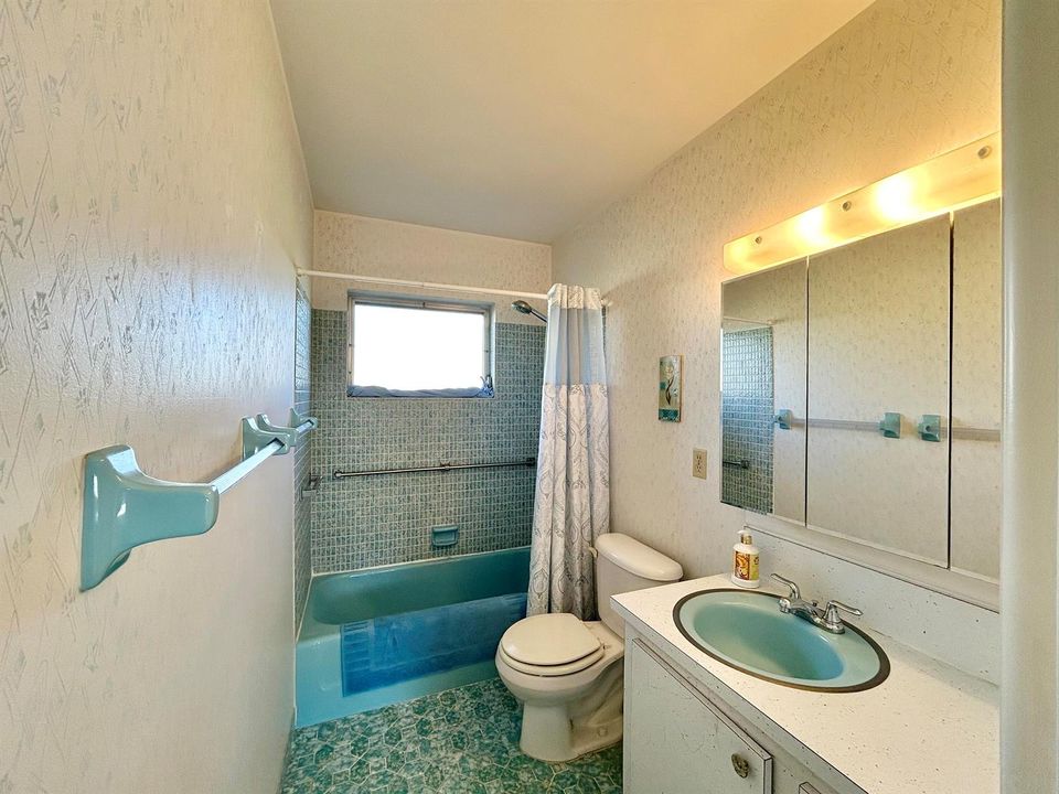 ENSUITE BATHROOM