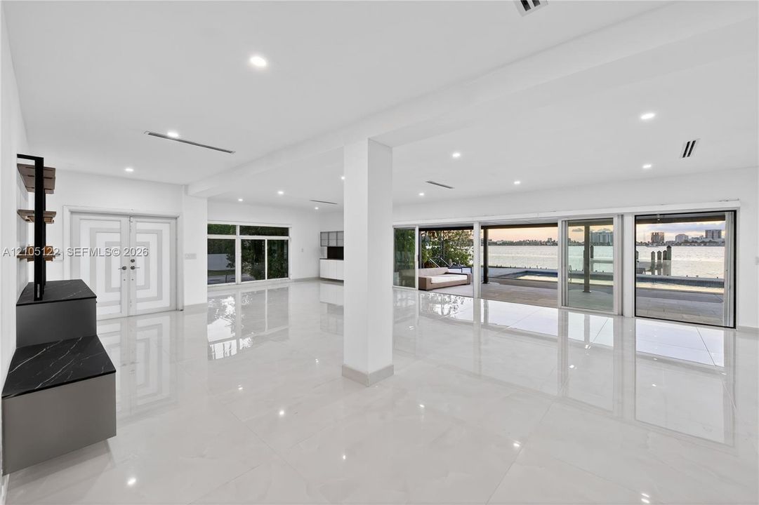 En Renta: $25,000 (4 camas, 4 baños, 3411 Pies cuadrados)