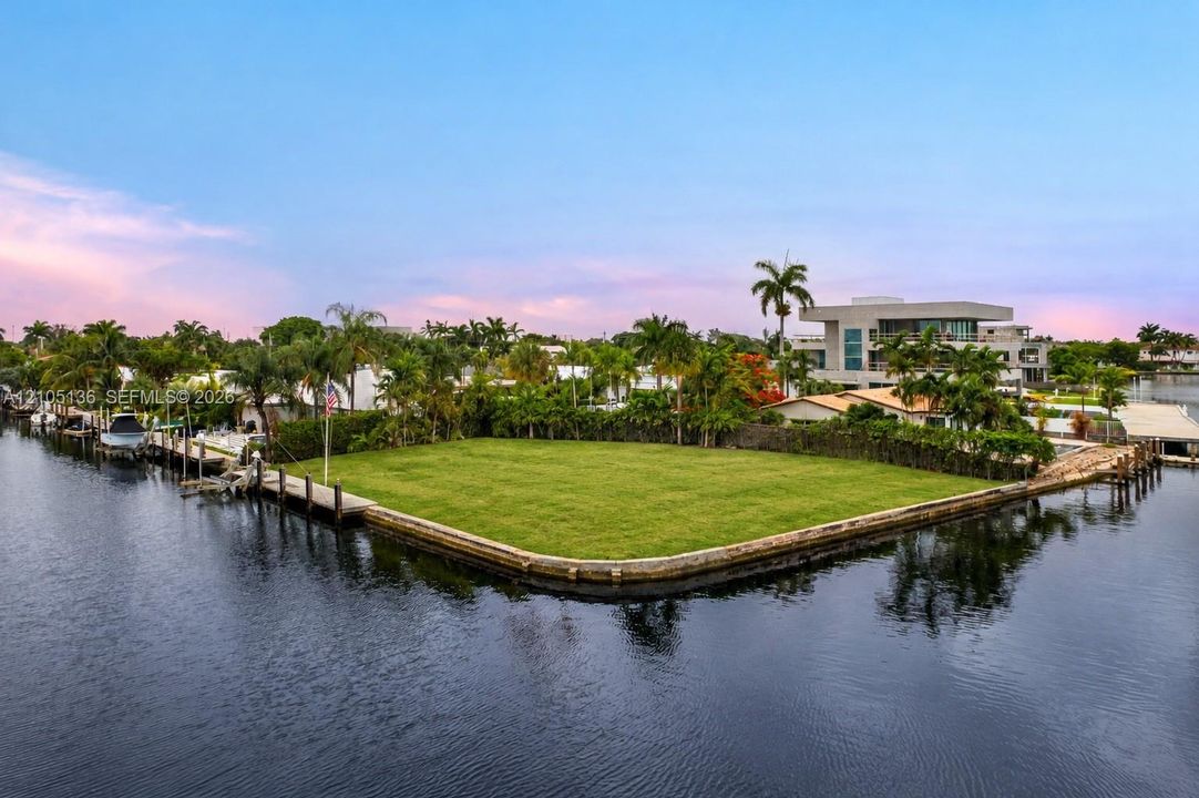 For Sale: $2,999,500 (0.27 acres)