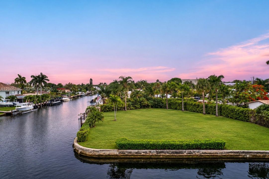 For Sale: $2,999,500 (0.27 acres)