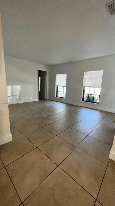 En Renta: $4,000 (4 camas, 2 baños, 2161 Pies cuadrados)
