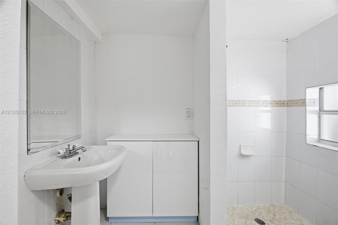 En Venta: $699,000 (4 camas, 3 baños, 2045 Pies cuadrados)