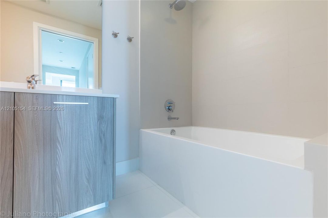 For Sale: $1,269,000 (3 beds, 3 baths, 1301 Square Feet)