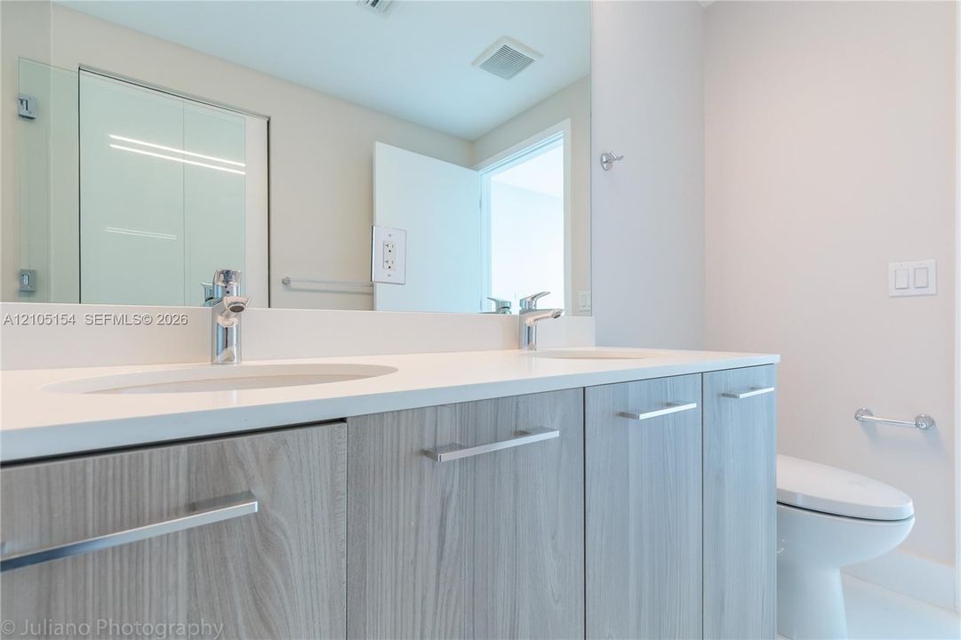 For Sale: $1,269,000 (3 beds, 3 baths, 1301 Square Feet)