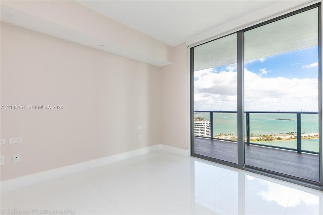 For Sale: $1,269,000 (3 beds, 3 baths, 1301 Square Feet)
