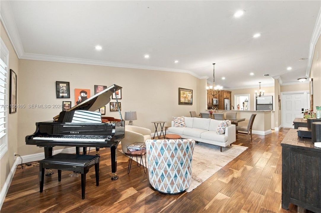For Sale: $445,000 (2 beds, 2 baths, 1382 Square Feet)