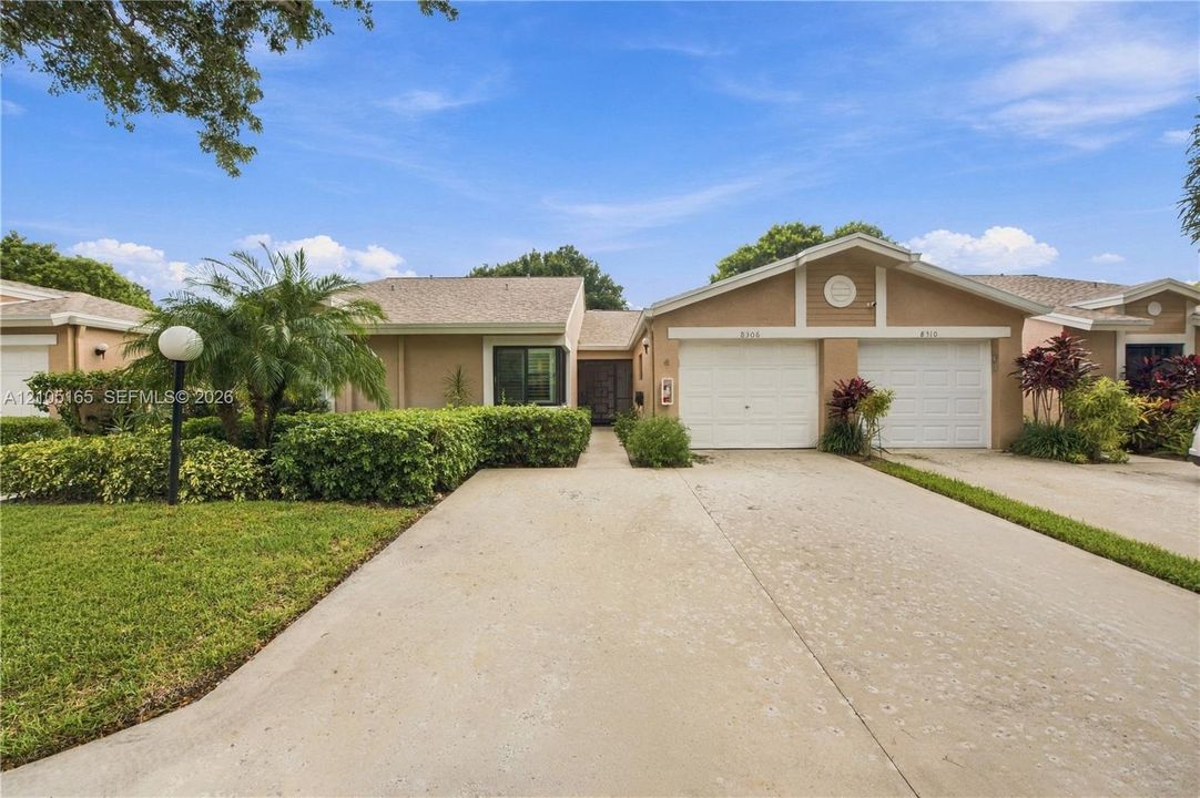 For Sale: $445,000 (2 beds, 2 baths, 1382 Square Feet)