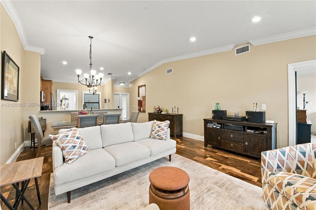 For Sale: $445,000 (2 beds, 2 baths, 1382 Square Feet)