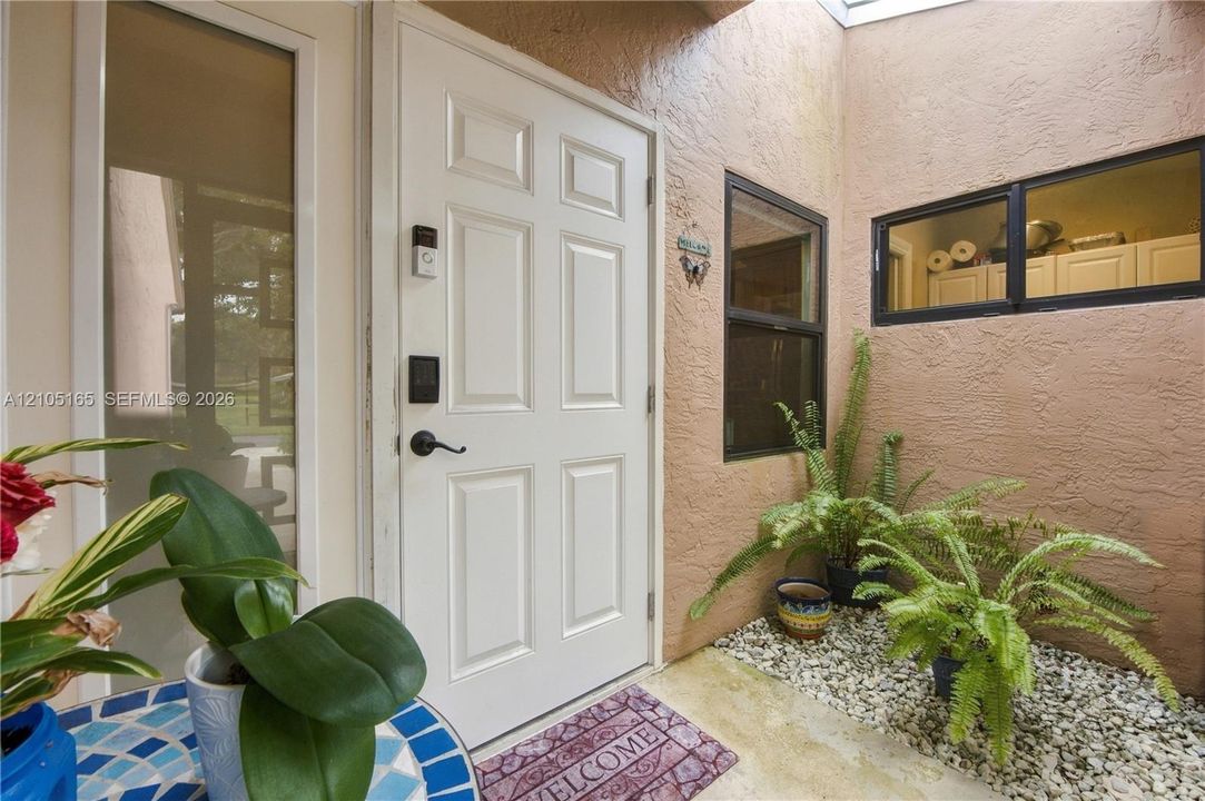 For Sale: $445,000 (2 beds, 2 baths, 1382 Square Feet)