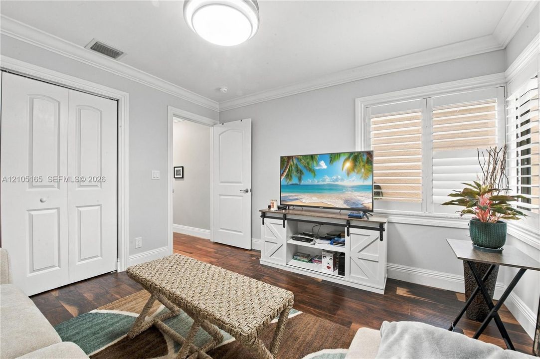 For Sale: $445,000 (2 beds, 2 baths, 1382 Square Feet)