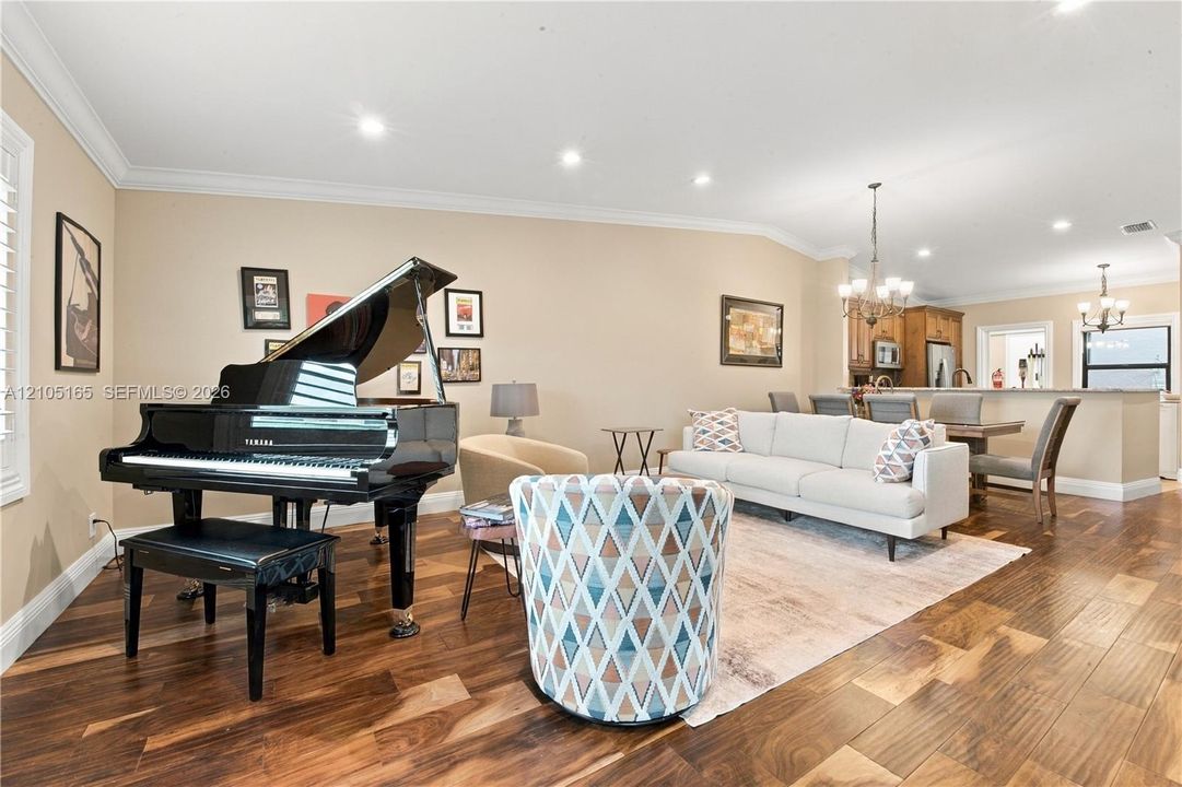 For Sale: $445,000 (2 beds, 2 baths, 1382 Square Feet)