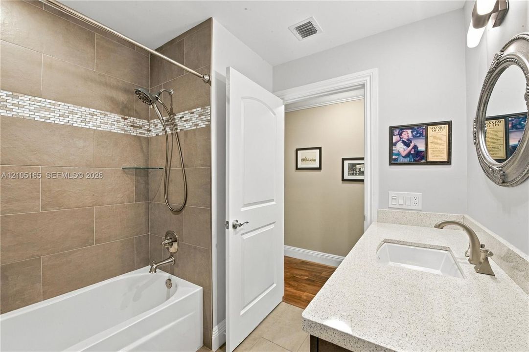 For Sale: $445,000 (2 beds, 2 baths, 1382 Square Feet)