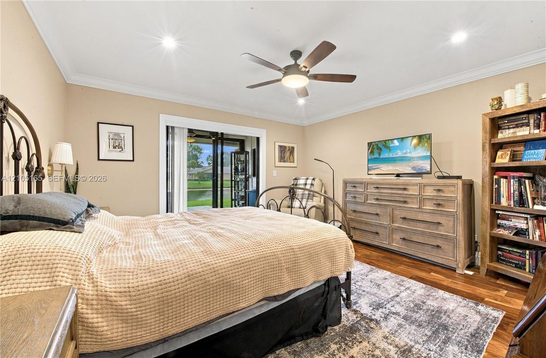 For Sale: $445,000 (2 beds, 2 baths, 1382 Square Feet)