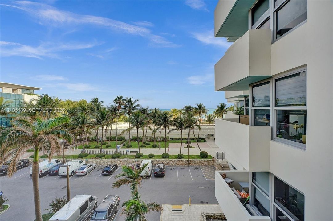 For Sale: $319,000 (1 beds, 1 baths, 600 Square Feet)