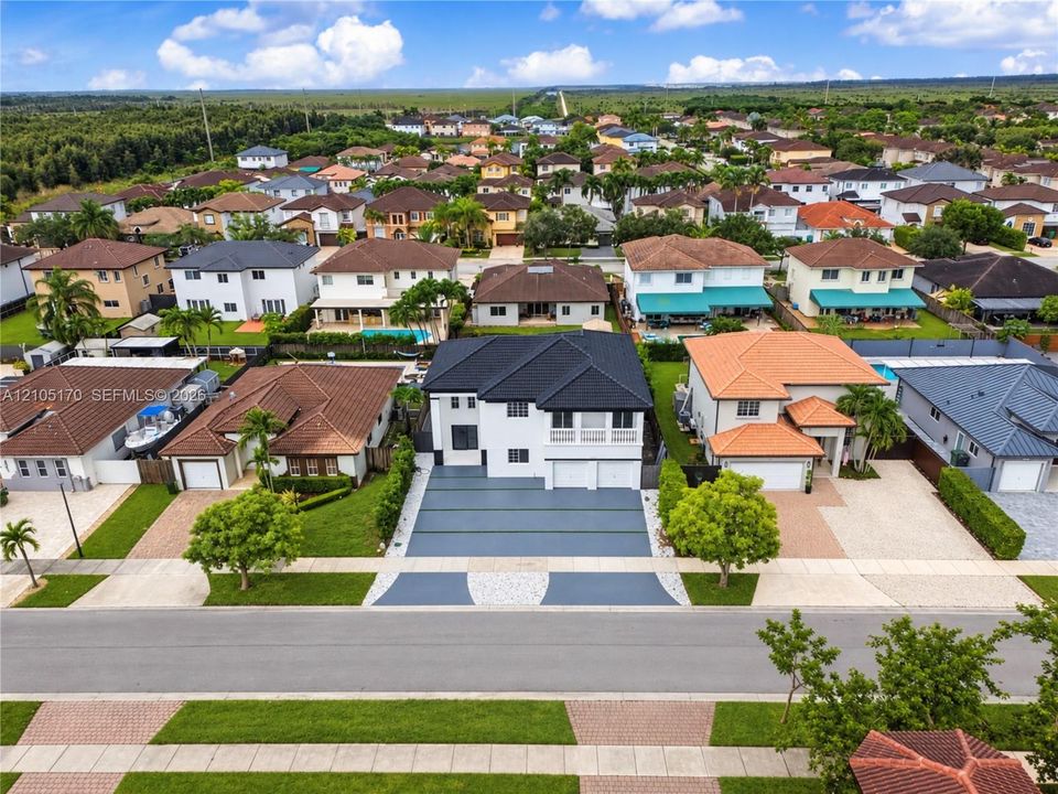 На продажу: $1,100,000 (5 спален, 3 ванн, 2604 Квадратных фут)