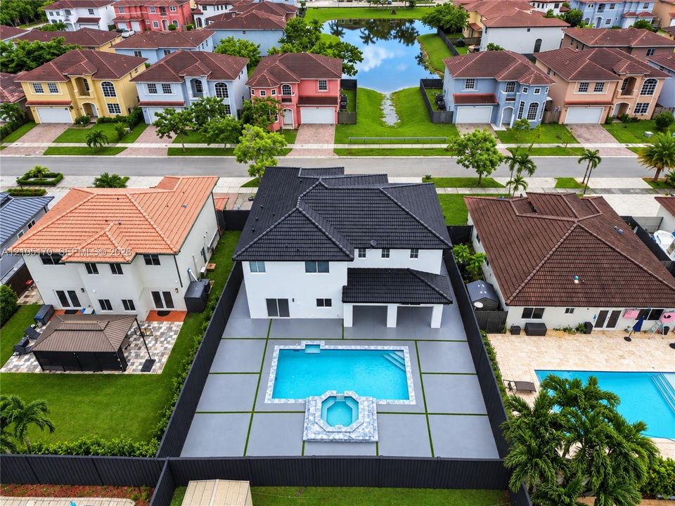 На продажу: $1,100,000 (5 спален, 3 ванн, 2604 Квадратных фут)