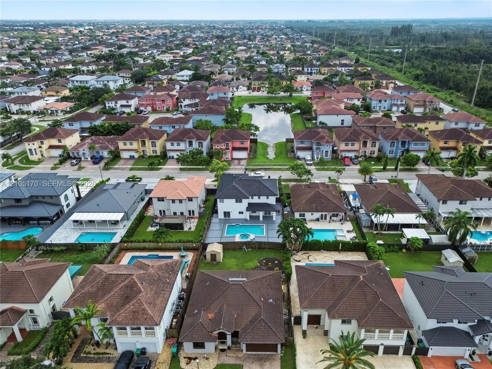 На продажу: $1,100,000 (5 спален, 3 ванн, 2604 Квадратных фут)