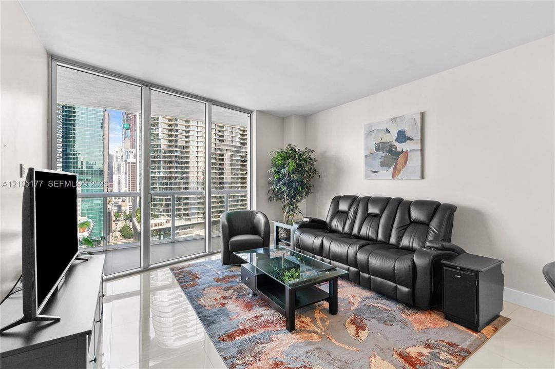 For Sale: $565,000 (1 beds, 1 baths, 798 Square Feet)