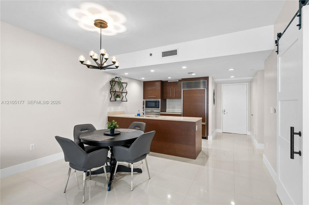For Sale: $565,000 (1 beds, 1 baths, 798 Square Feet)