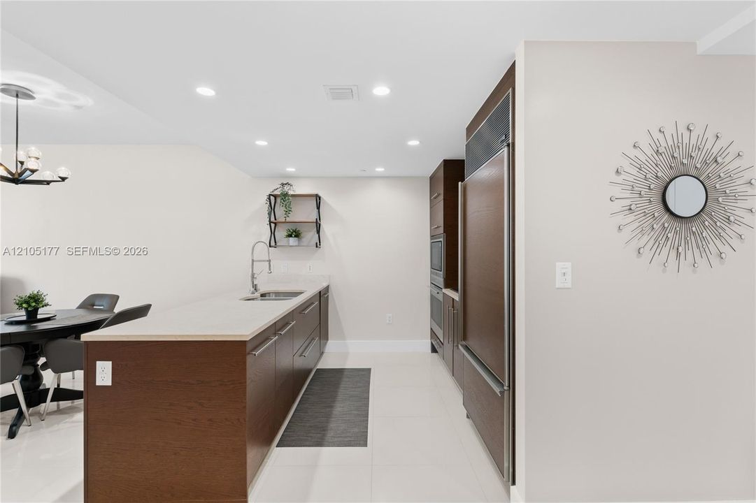 For Sale: $565,000 (1 beds, 1 baths, 798 Square Feet)