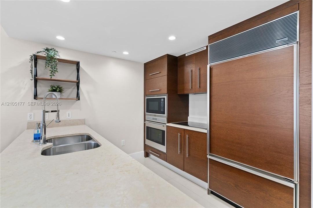 For Sale: $565,000 (1 beds, 1 baths, 798 Square Feet)