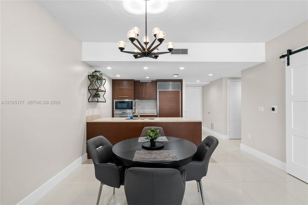 For Sale: $565,000 (1 beds, 1 baths, 798 Square Feet)