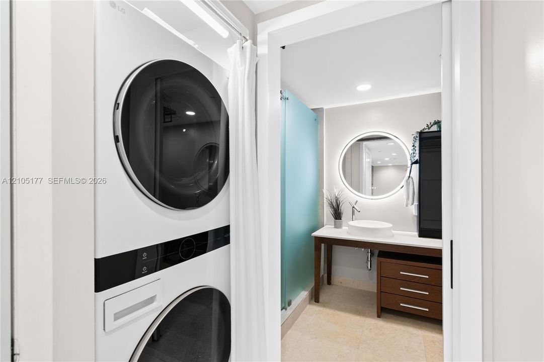For Sale: $565,000 (1 beds, 1 baths, 798 Square Feet)