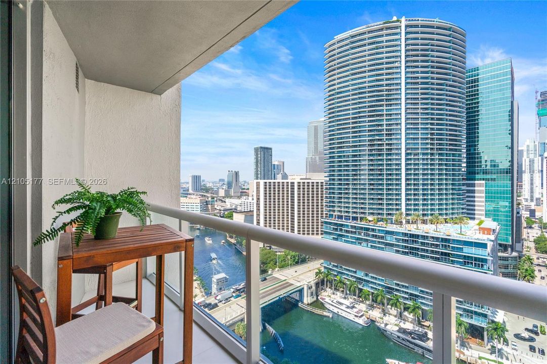 For Sale: $565,000 (1 beds, 1 baths, 798 Square Feet)