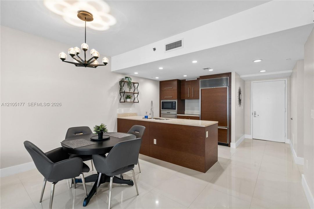 For Sale: $565,000 (1 beds, 1 baths, 798 Square Feet)