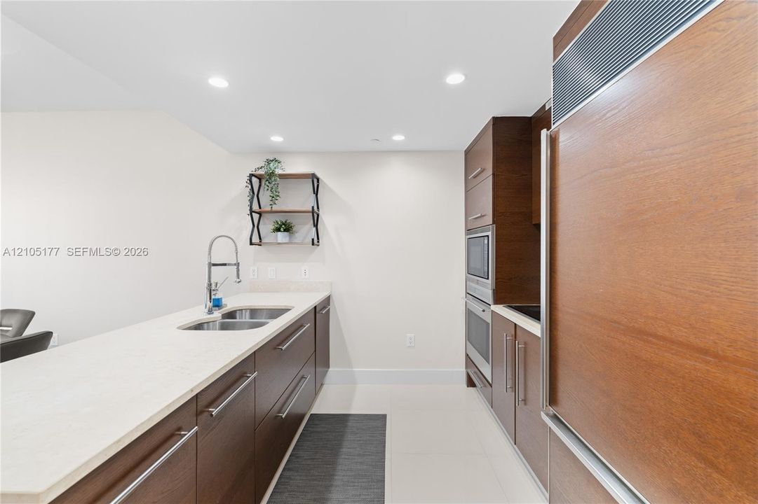For Sale: $565,000 (1 beds, 1 baths, 798 Square Feet)