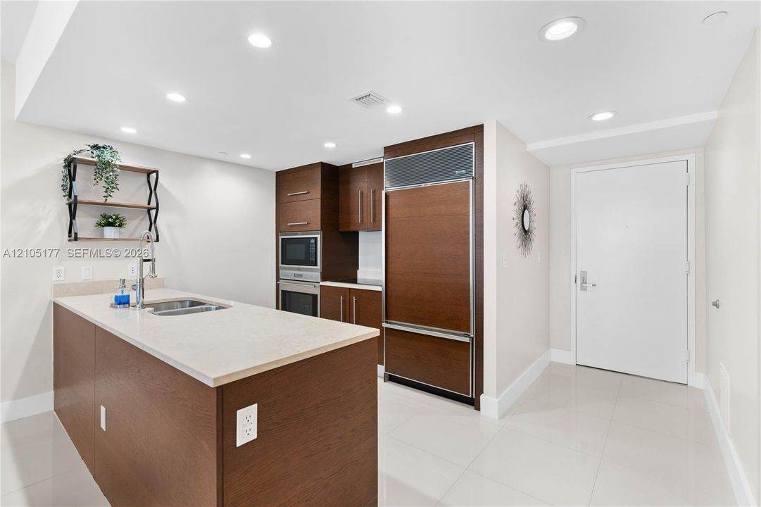 For Sale: $565,000 (1 beds, 1 baths, 798 Square Feet)