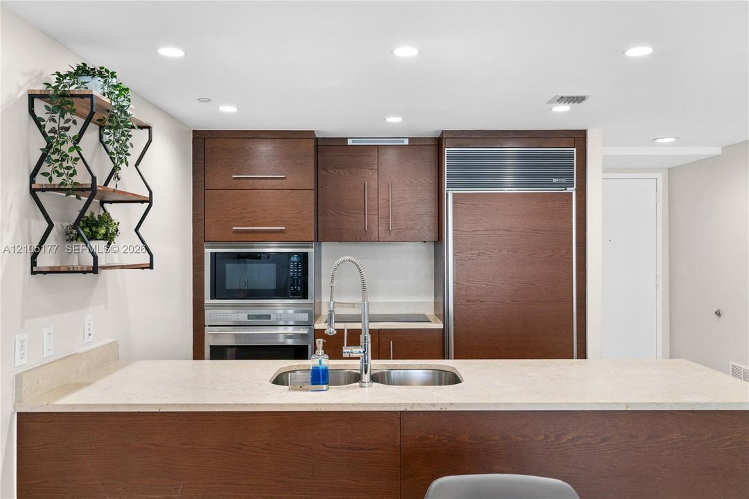 For Sale: $565,000 (1 beds, 1 baths, 798 Square Feet)