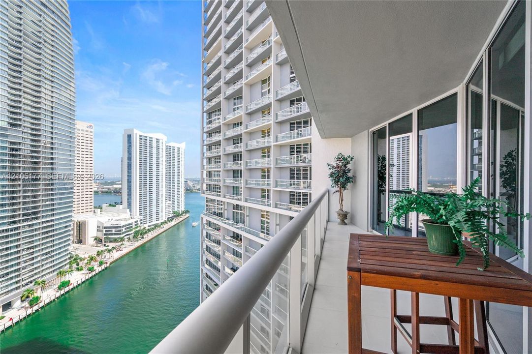 For Sale: $565,000 (1 beds, 1 baths, 798 Square Feet)