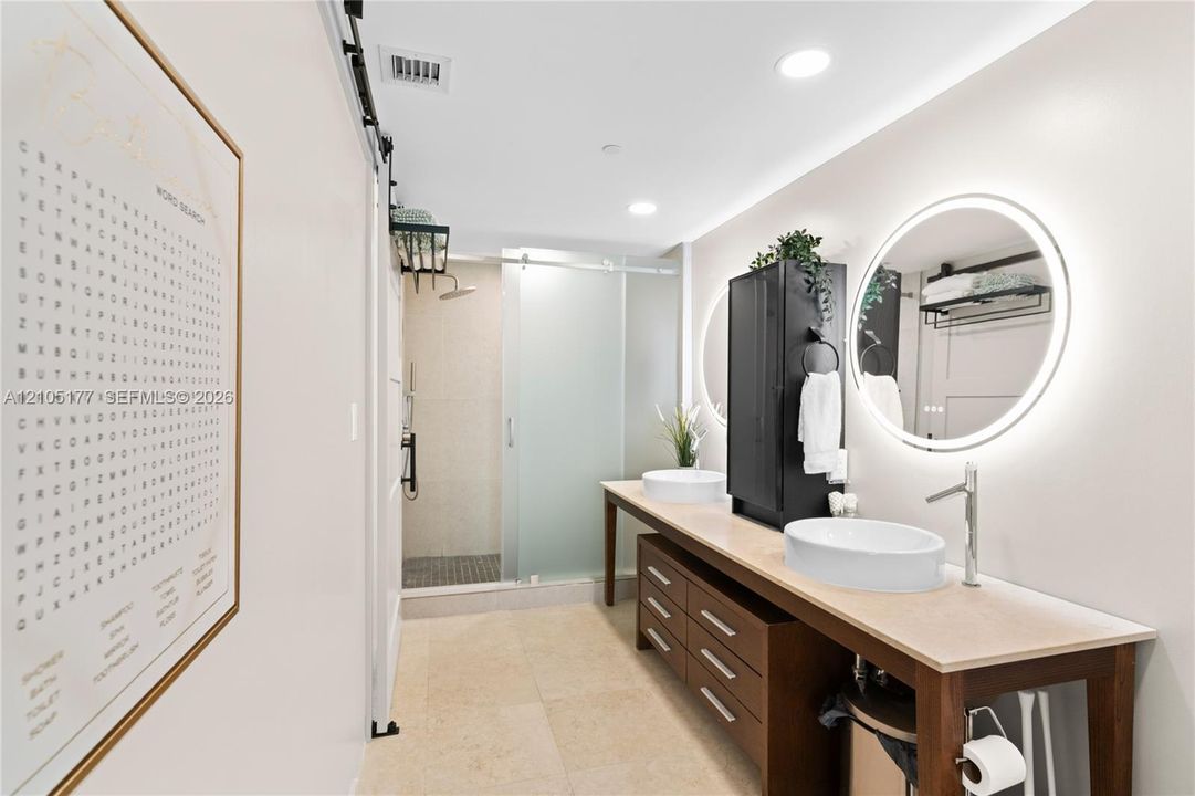 For Sale: $565,000 (1 beds, 1 baths, 798 Square Feet)