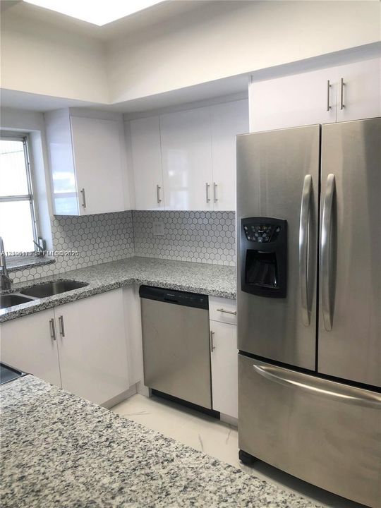 For Sale: $475,000 (2 beds, 1 baths, 1055 Square Feet)