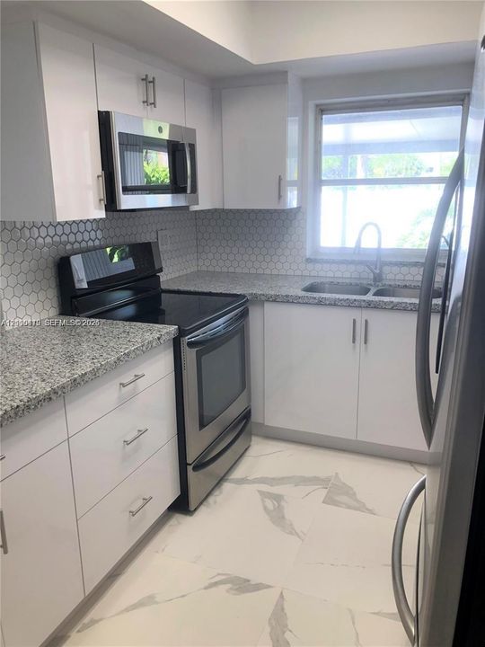 For Sale: $475,000 (2 beds, 1 baths, 1055 Square Feet)