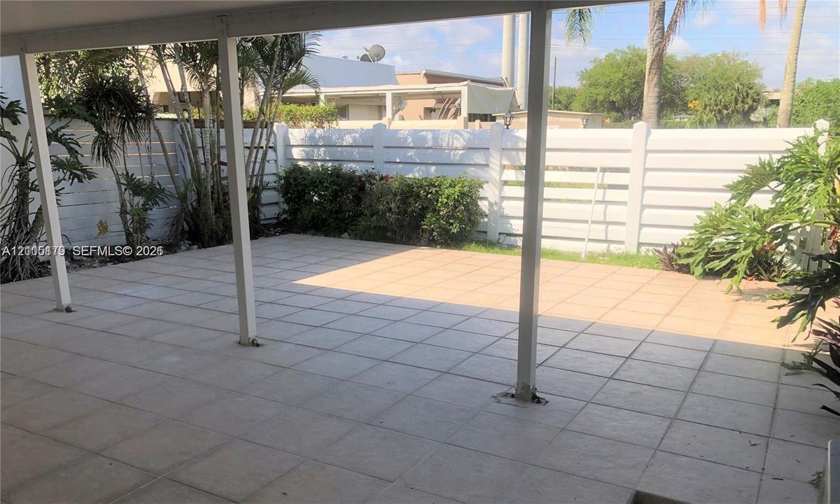 For Sale: $475,000 (2 beds, 1 baths, 1055 Square Feet)