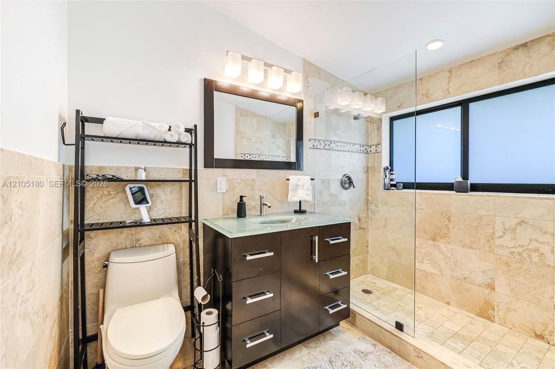 En Venta: $639,000 (2 camas, 2 baños, 1843 Pies cuadrados)