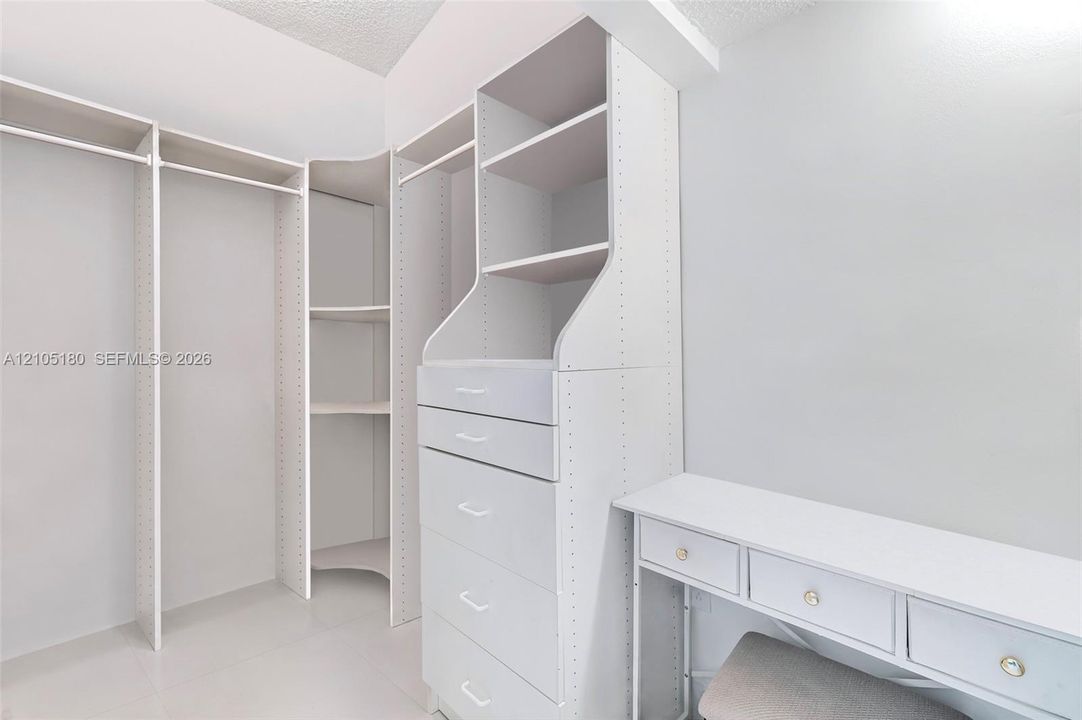 En Venta: $639,000 (2 camas, 2 baños, 1843 Pies cuadrados)