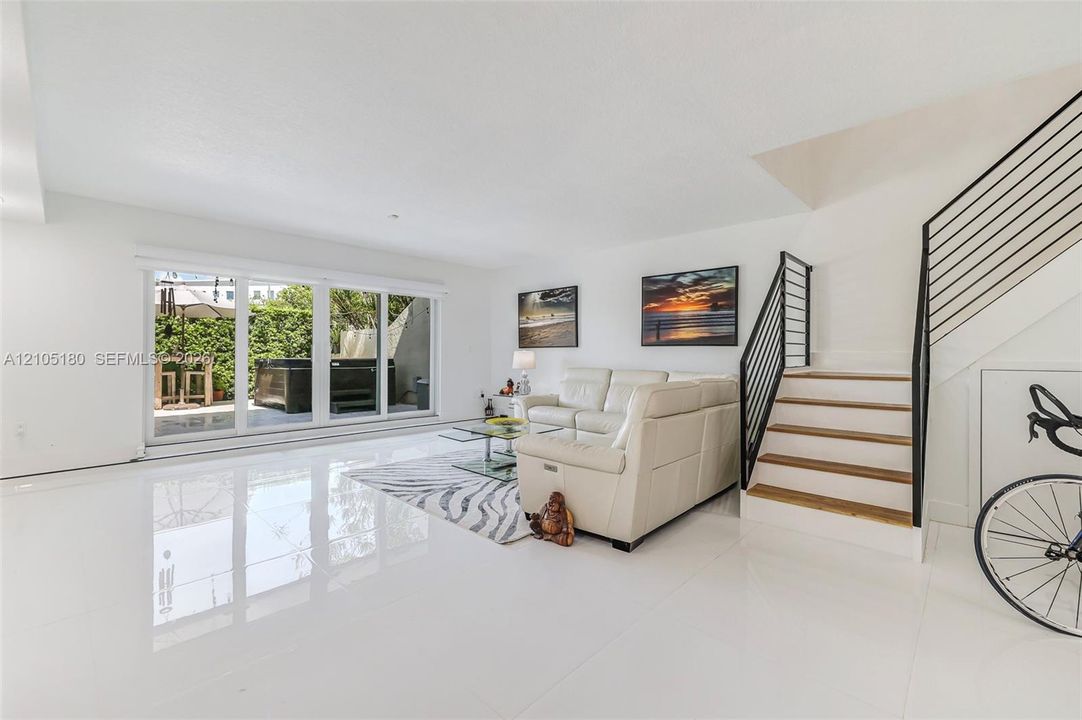 En Venta: $639,000 (2 camas, 2 baños, 1843 Pies cuadrados)