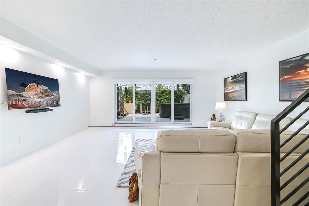 En Venta: $639,000 (2 camas, 2 baños, 1843 Pies cuadrados)