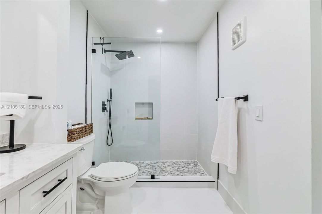 En Venta: $639,000 (2 camas, 2 baños, 1843 Pies cuadrados)