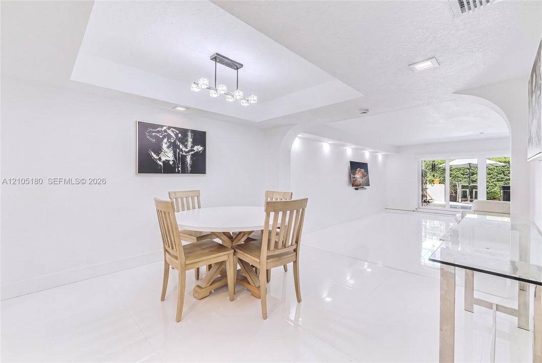 En Venta: $639,000 (2 camas, 2 baños, 1843 Pies cuadrados)