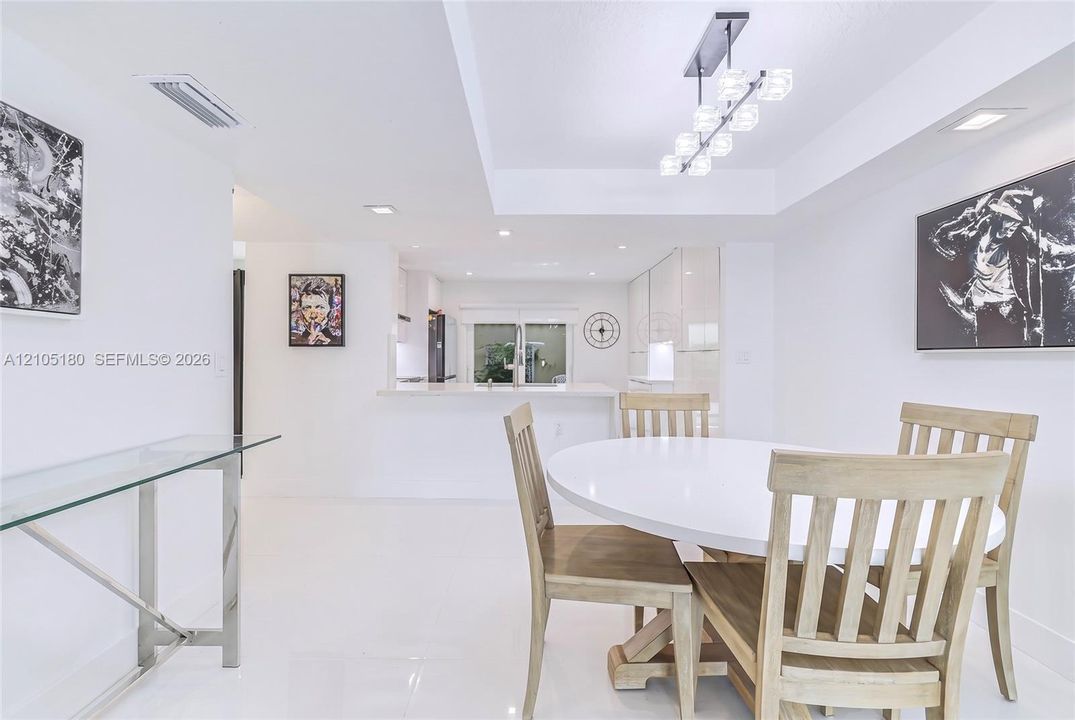 En Venta: $639,000 (2 camas, 2 baños, 1843 Pies cuadrados)