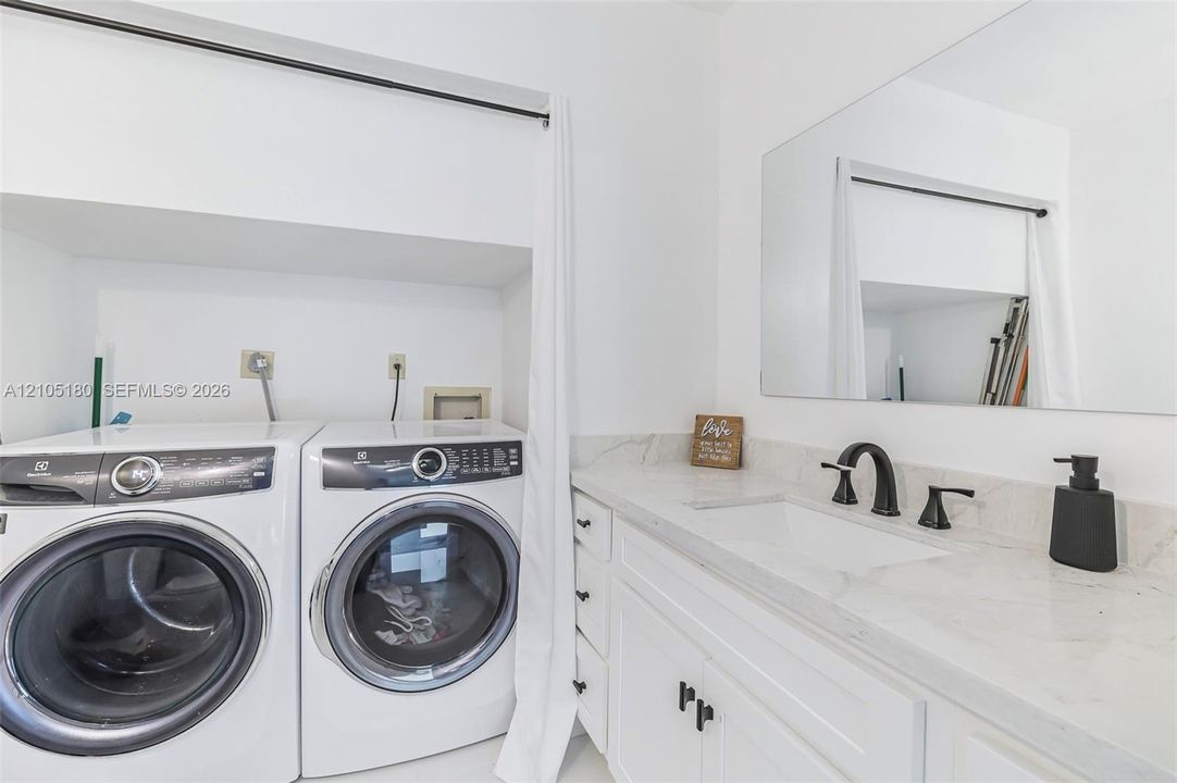 En Venta: $639,000 (2 camas, 2 baños, 1843 Pies cuadrados)