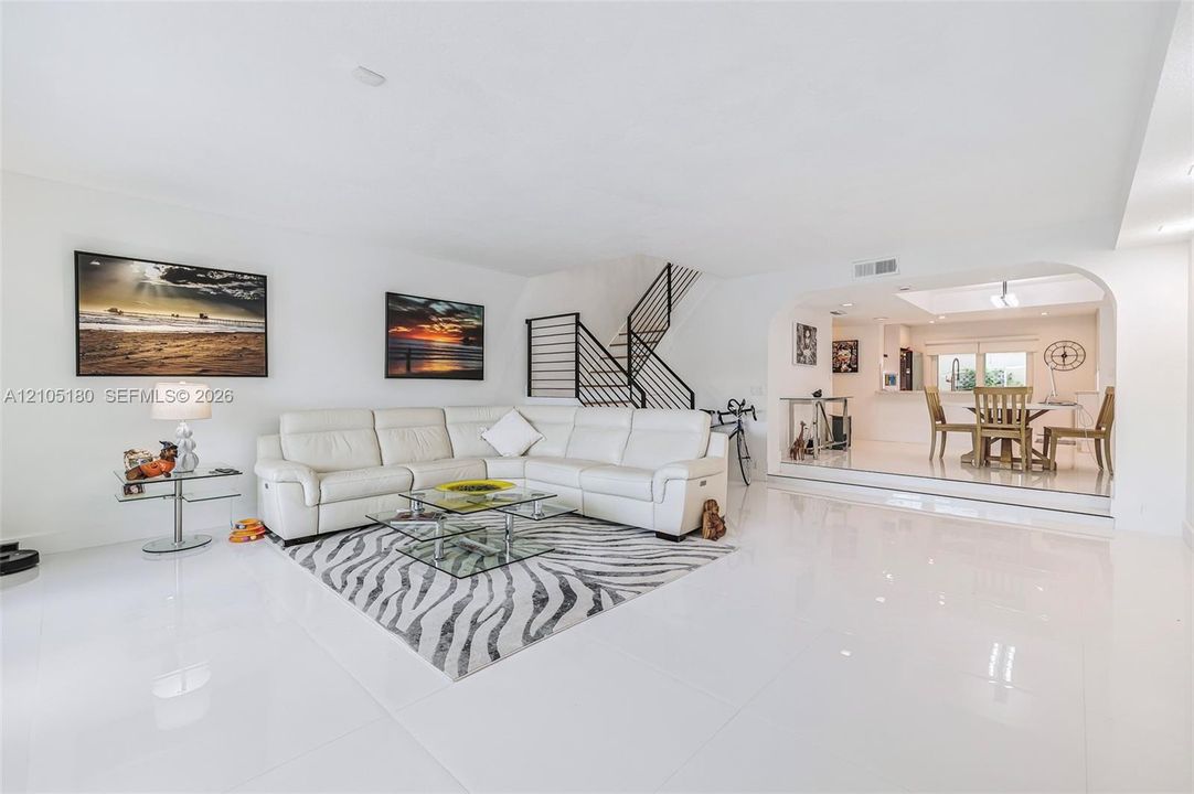 En Venta: $639,000 (2 camas, 2 baños, 1843 Pies cuadrados)