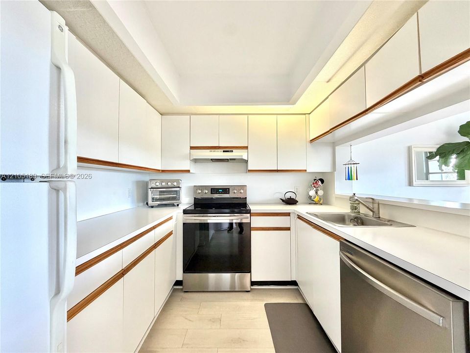 На продажу: $185,000 (1 спален, 1 ванн, 1045 Квадратных фут)