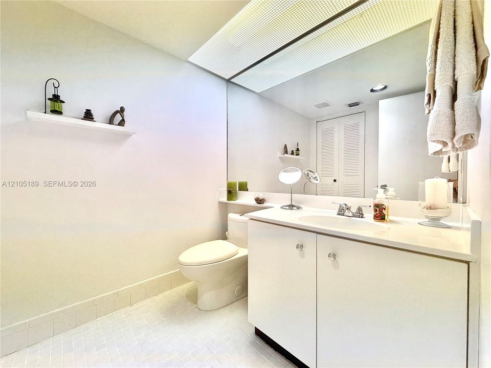 На продажу: $185,000 (1 спален, 1 ванн, 1045 Квадратных фут)